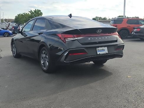Used 2024 Hyundai Elantra SEL FWD image 5