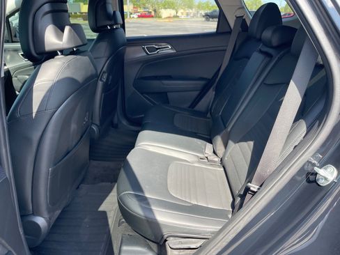 Used 2025 Kia Sportage SX image 9
