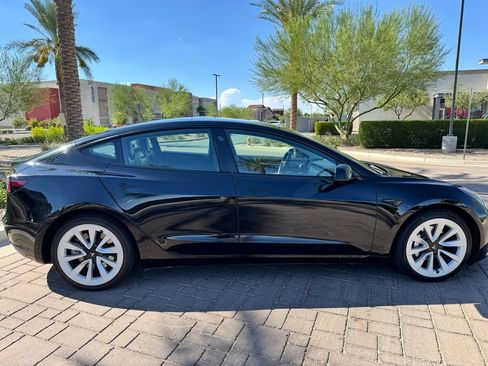 Used 2022 Tesla Model 3 RWD image 2