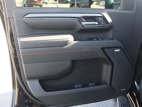 Used 2025 GMC Sierra 2500 AT4 AWD/4WD image 14