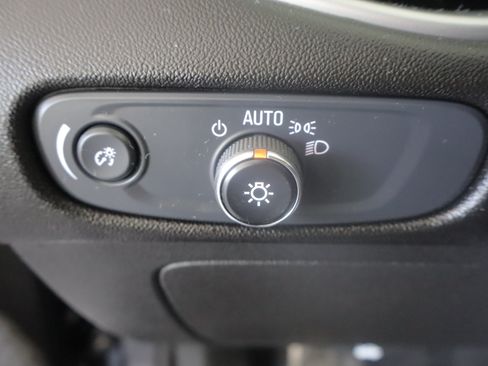 Used 2025 Chevrolet Malibu RS FWD image 17