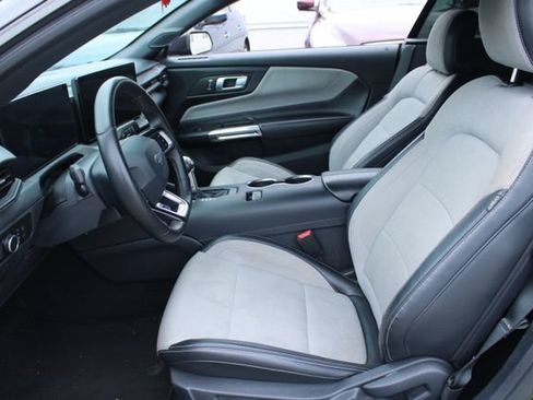 Used 2024 Ford Mustang Convertible RWD image 11