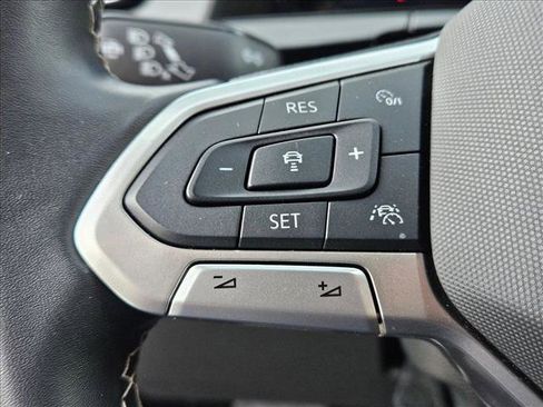 Used 2025 Volkswagen Atlas Cross Sport SE image 13