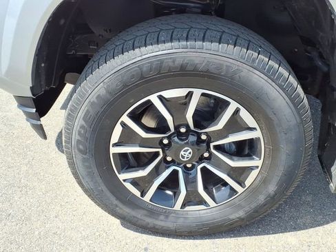 Used 2023 Toyota Tacoma TRD Sport w/ Technology Package AWD/4WD image 9