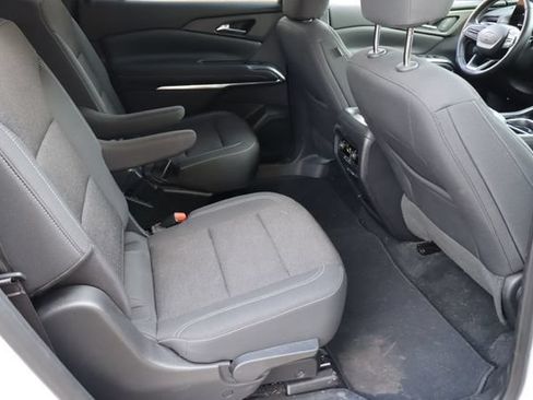 Used 2024 Chevrolet Traverse LT w/ Midnight/Sport Edition FWD image 17