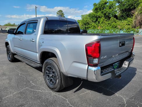 Used 2020 Toyota Tacoma SR5 AWD/4WD image 12