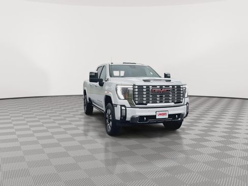 Certified 2025 GMC Sierra 3500 Denali w/ Denali Reserve Package AWD/4WD image 3