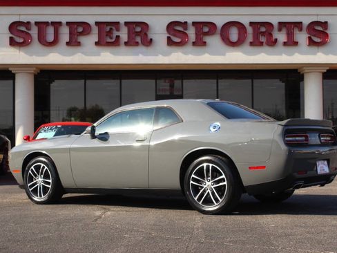 Used 2019 Dodge Challenger SXT AWD/4WD image 5