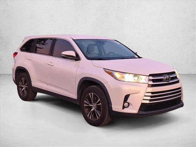 Used 2019 Toyota Highlander Plus FWD image 3