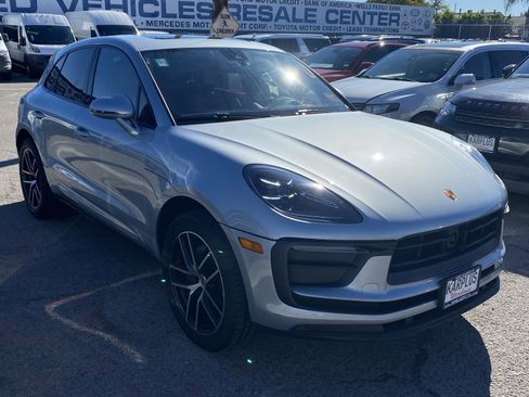 Used 2023 Porsche Macan image 4