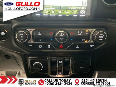 Used 2022 Jeep Wrangler Unlimited Sahara AWD/4WD image 26
