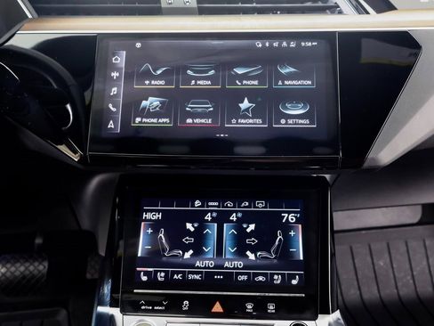 Used 2022 Audi e-tron Premium Plus image 17