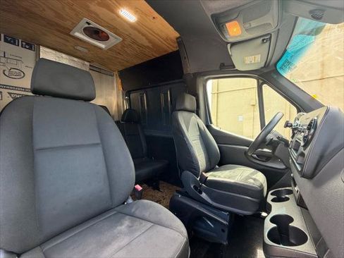 Used 2019 Mercedes-Benz Sprinter 170 image 12