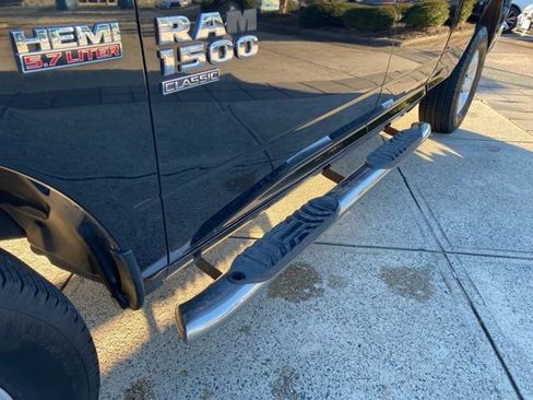 Used 2019 RAM 1500 Classic SLT image 11