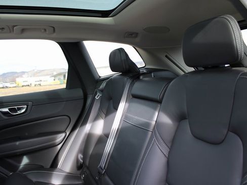 Used 2022 Volvo XC60 B6 Inscription w/ Advanced Package image 16