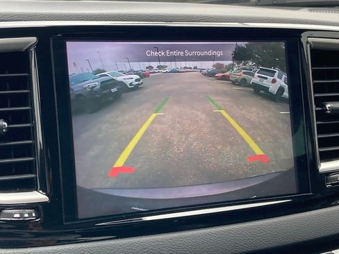 Used 2023 Chrysler Pacifica Touring-L image 23