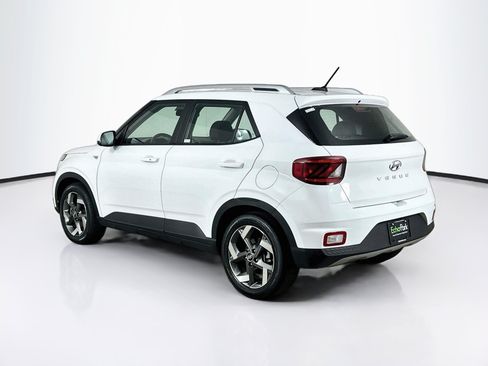 Used 2025 Hyundai Venue SEL FWD image 5