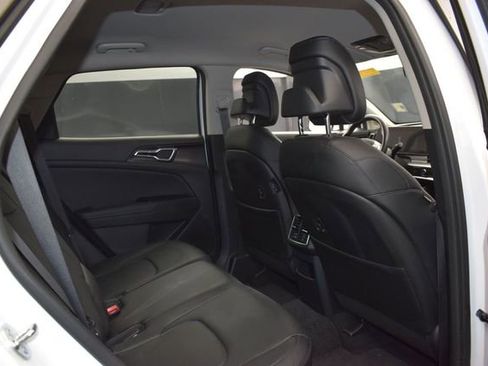 Used 2025 Kia Sportage EX FWD image 11