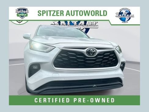 Used 2023 Toyota Highlander LE FWD image 1