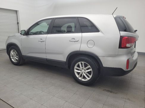 Used 2015 Kia Sorento LX image 3