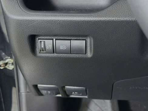 Used 2022 Toyota RAV4 LE image 7