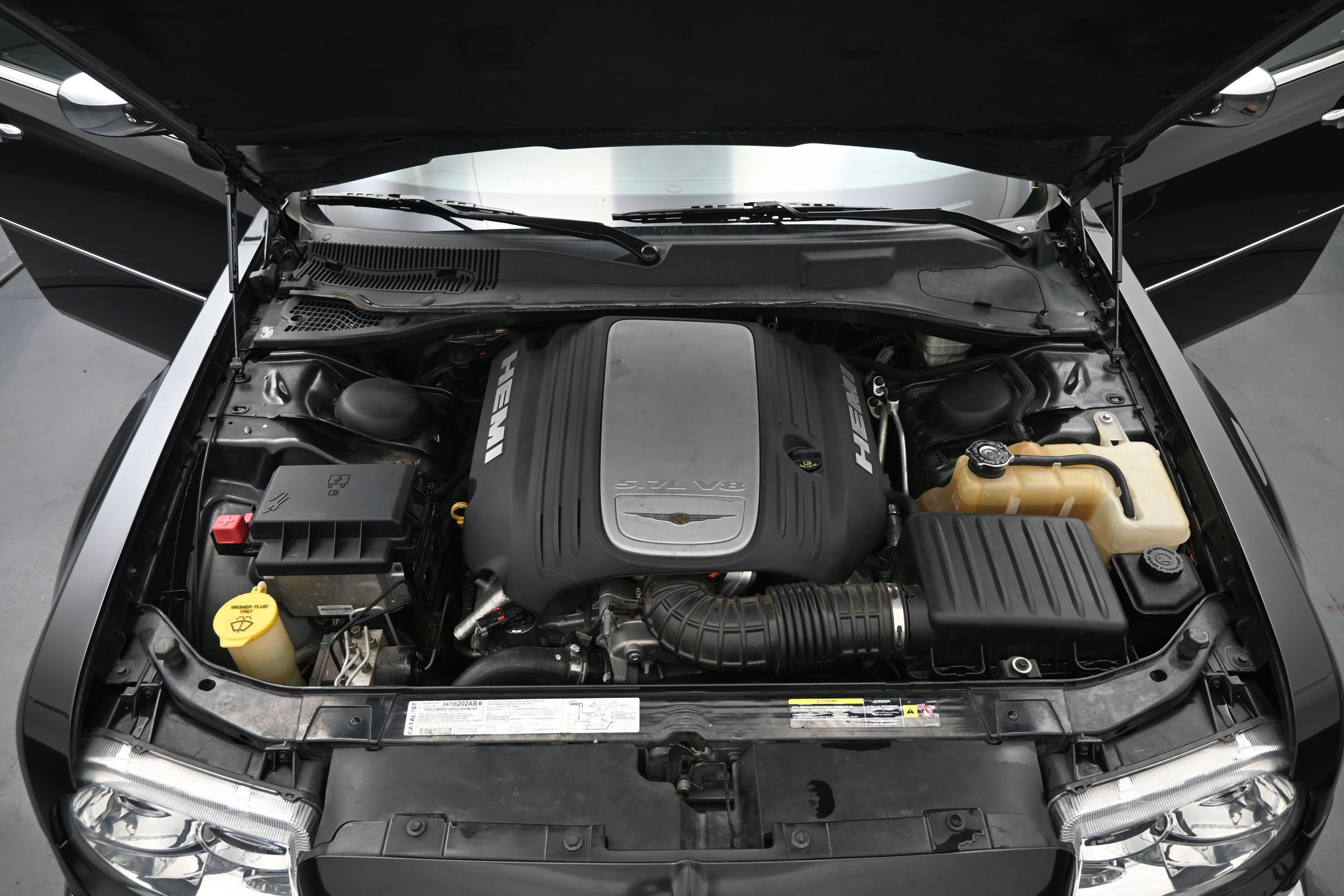 Used 2005 Chrysler 300 C w/ Navigation & Sound Group II RWD image 22