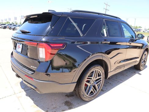 New 2026 Ford Explorer ST-Line w/ ST-Line Street Pack AWD/4WD image 22