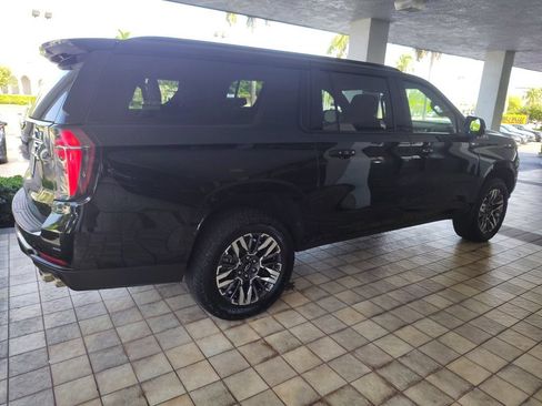 Used 2025 Chevrolet Suburban Z71 AWD/4WD image 17