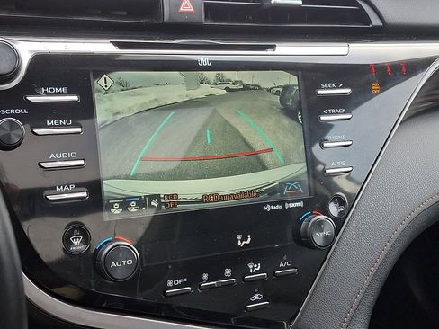 Used 2019 Toyota Camry XLE w/ Navigation Package image 17