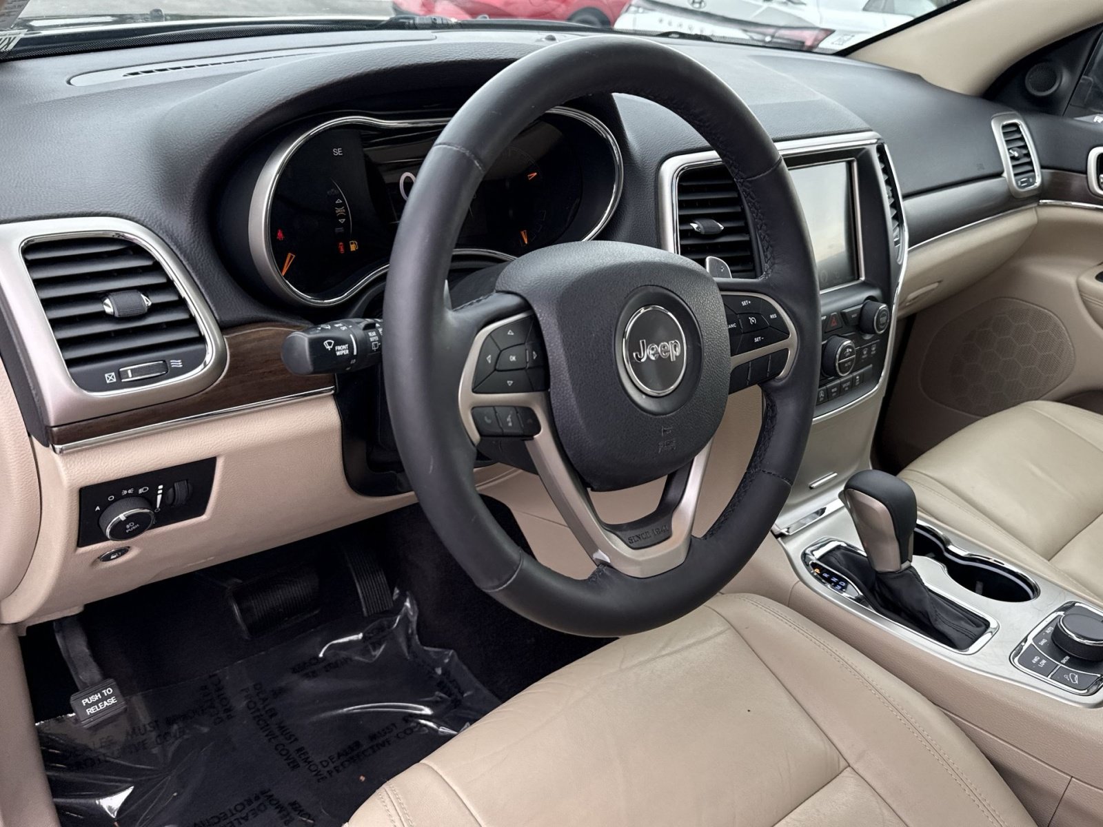 Used 2017 Jeep Grand Cherokee Limited AWD/4WD image 16