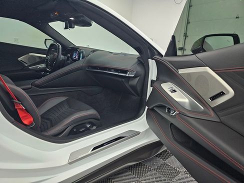 Used 2024 Chevrolet Corvette Z06 w/ Z07 Performance Package image 31