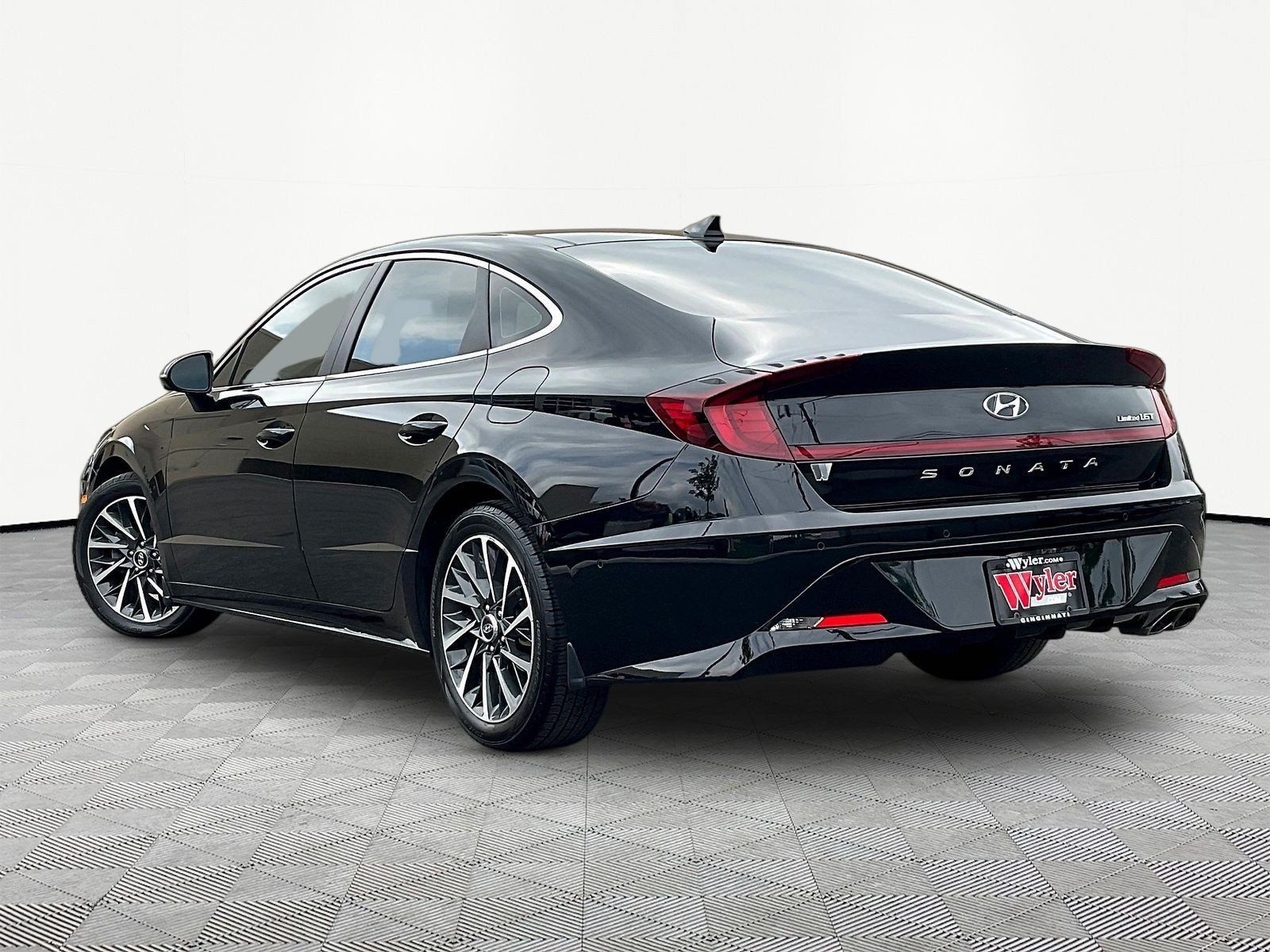 Used 2022 Hyundai Sonata Limited FWD image 3