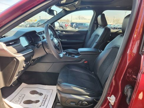 Used 2024 Jeep Grand Cherokee L Altitude image 27