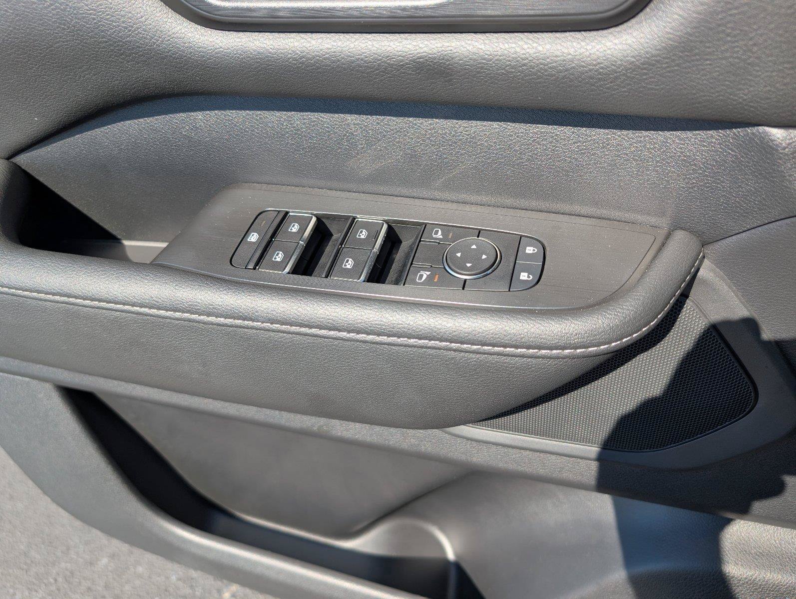 Used 2025 Nissan Armada SV AWD/4WD image 17