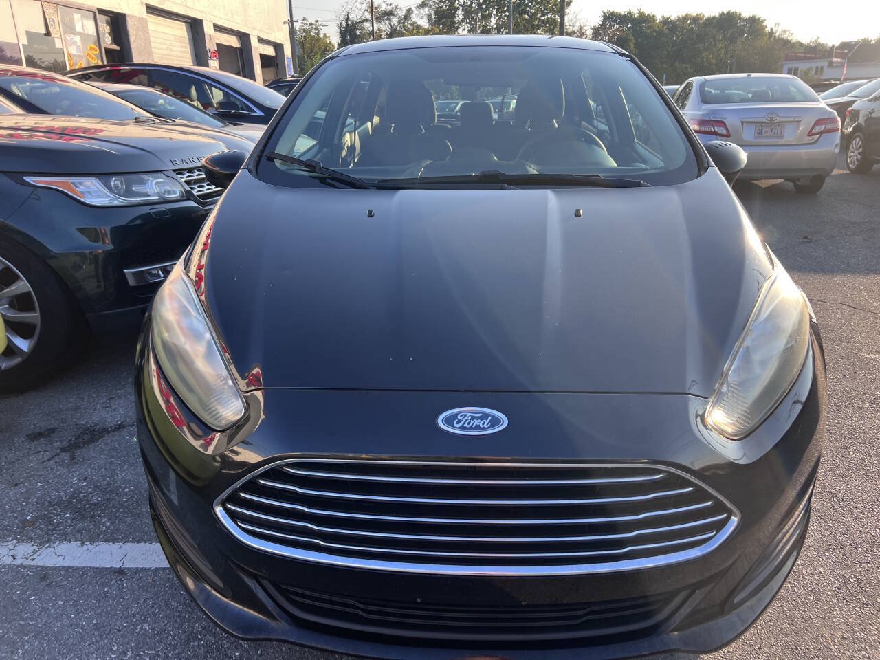 Used 2018 Ford Fiesta SE FWD image 2