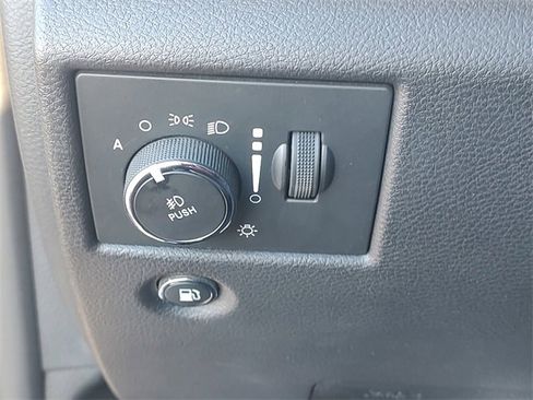 Certified 2017 Jeep Grand Cherokee Overland image 27