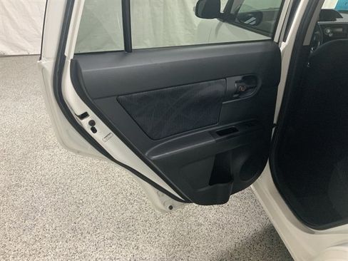 Used 2011 Scion xB FWD image 17