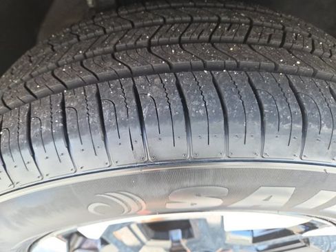 Used 2024 Kia Sorento S w/ Panoramic Sunroof Package AWD/4WD image 11