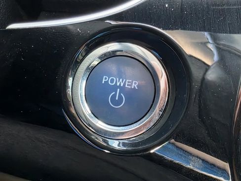 Used 2019 Toyota Prius XLE image 15