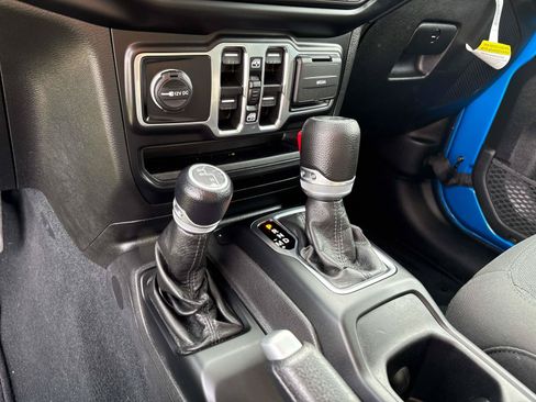 Used 2022 Jeep Wrangler Unlimited Sport AWD/4WD image 12
