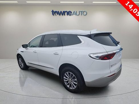 Used 2023 Buick Enclave Essence image 3
