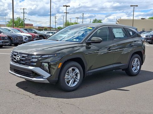 Used 2025 Hyundai Tucson SE AWD/4WD image 3