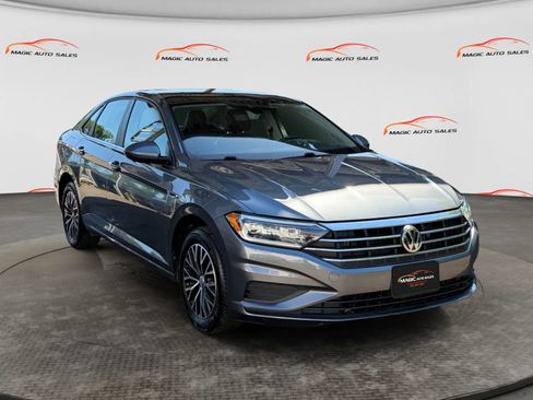 Used 2019 Volkswagen Jetta SEL w/ Cold Weather Package FWD image 5