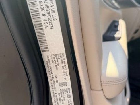 Certified 2023 Jeep Grand Cherokee Limited AWD/4WD image 18