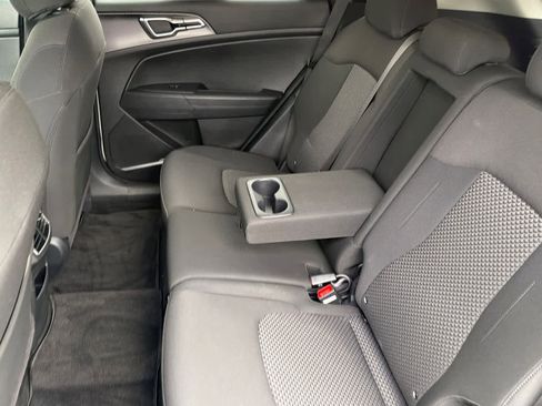 Used 2023 Kia Sportage LX image 4