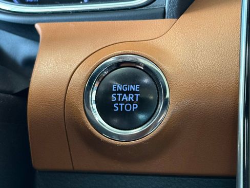 Used 2019 Toyota Avalon Limited FWD image 18