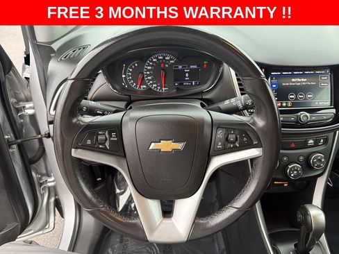 Used 2020 Chevrolet Trax LT w/ LT Convenience Package FWD image 15