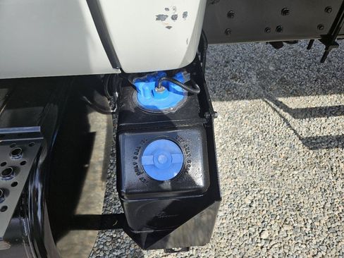 Used 2011 Ford F750 2WD Regular Cab Super Duty image 49