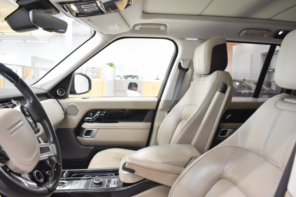 Used 2018 Land Rover Range Rover HSE AWD/4WD image 3