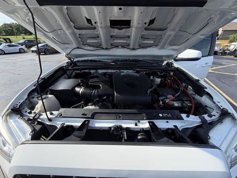 Used 2017 Toyota Tacoma TRD Sport w/ Tow Package (A/T) AWD/4WD image 40